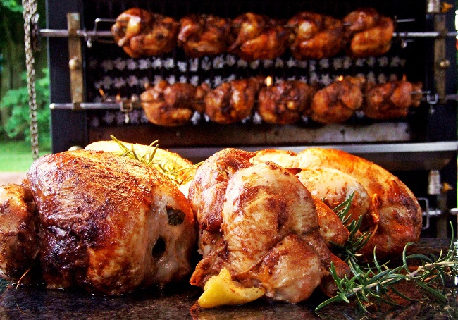 Poulets entiers rôtis